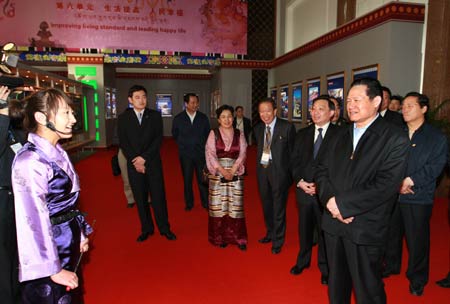 Jia Qinglin, Li Changchun and Zhou Yongkang, members of the Standing Committee of the Communist Party of China (CPC) Central Committee Political Bureau, visited a large-scale theme exhibition, 