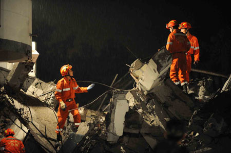 Rescuers work in Dujiangyan city of southwest China's Sichuan Province, on May 13, 2008. A major eathquake measuring 7.8 on Richter scale jolted Wenchuan County of Sichuan Province at 2:28 p.m. on Monday. (Xinhua/Wang Jianhua) 