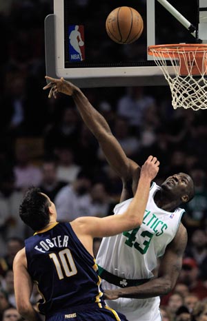 Boston Celtics center Kendrick Perkins (R) blocks the shot of Indiana Pacers center Jeff Foster during the first quarter at the TD Bank North Garden in Boston, Massachusetts April 2, 2008.