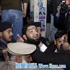 The alleged killer of Governor of Punjab, Salman Taseer, being brought to a court in Islamabad, Pakistan, 05 Jan 2011.