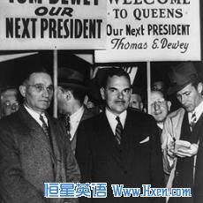 Thomas Dewey, center, at a campaign event in 1948