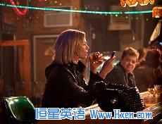 Left to right: Charlize Theron plays Mavis Gary and Patton Oswalt plays Matt Freehauf in YOUNG ADULT, from Paramount Pictures and Mandate Pictures. Left to right: Charlize Theron plays Mavis Gary and Patton Oswalt plays Matt Freehauf in YOUNG ADULT, from Paramount Pictures and Mandate Pictures.