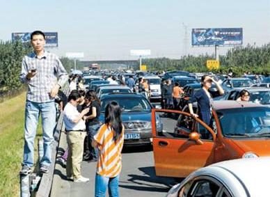 春运之外有国运 公路暴堵你还在路上吗？