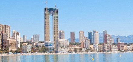 悲催！西班牙47层大楼忘装电梯