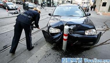经济学人下载:安全行驶 时刻看路