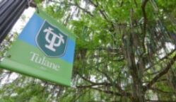 VOA慢速英语:Balancing Work, Play at Tulane University(翻译)