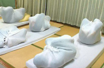 风靡日本的成人裹布疗法——让你体验回到娘胎的舒适感觉