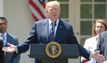 国际英语新闻:Trump says decision on Syria response to be made 