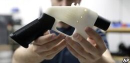 VOA慢速英语:3D打印枪支引发法律问题