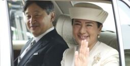 VOA慢速英语:新任德仁天皇让日本皇室更贴地气