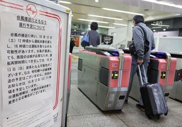 国际英语新闻:2 dead, 70 injured as Typhoon Hagibis makes landfall on Japan's Izu Peninsula