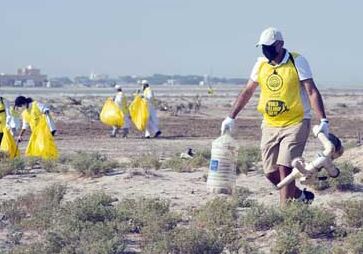 国际英语新闻:Feature: Kuwait launches mass beach campaign to mark World Cleanup Day